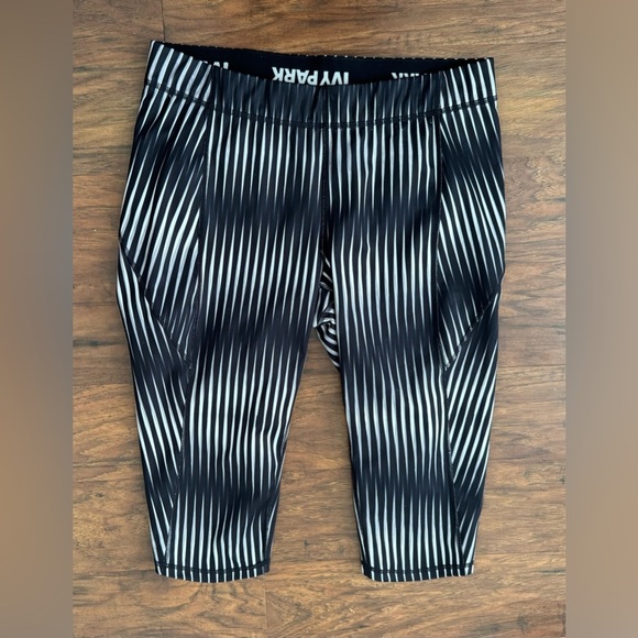 Ivy Park Adidas Kaleidostripe Printed Mid Rise Capri Leggings Striped Size XL - Picture 1 of 9